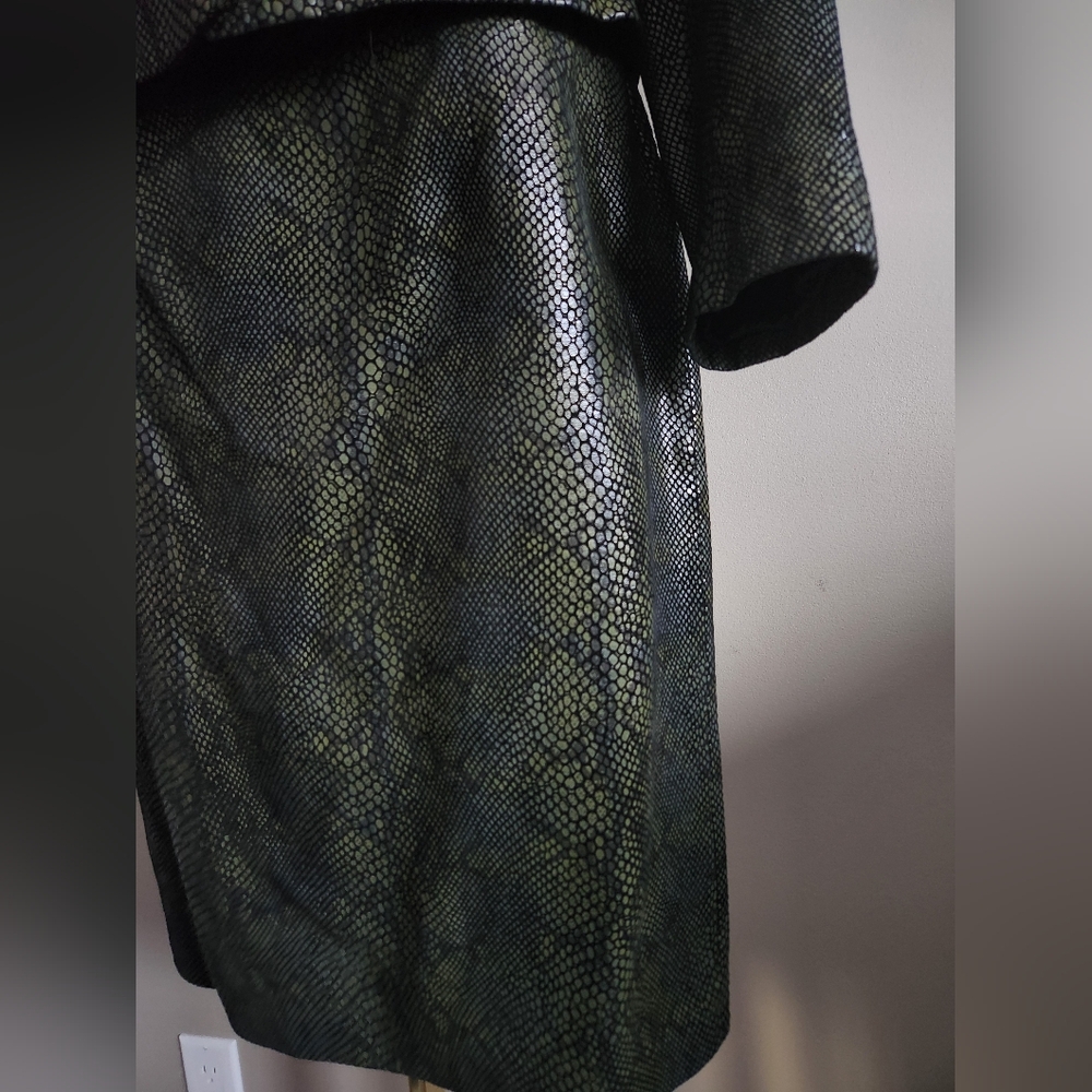 Danier Metallic Textured Black and Olive Two-Piece Skirt Set - Picture 7 of 16